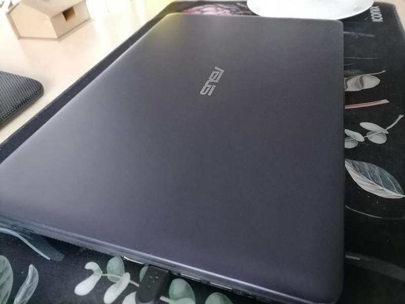 IMMACULATE i7 ASUS VIVOBOOK 8TH GEN, 8GB RAM, 1TB HDD, BATTERY 100%,ORIGINAL CHARGER INCL