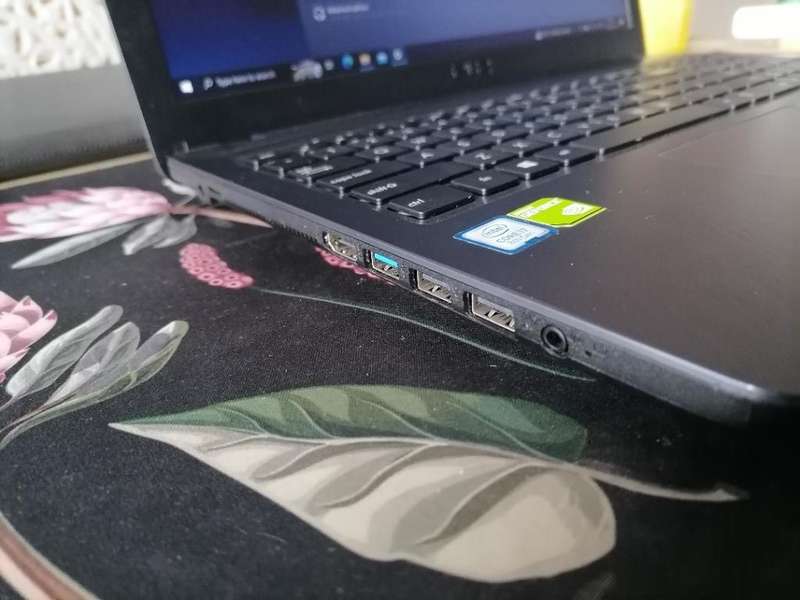 IMMACULATE i7 ASUS VIVOBOOK 8TH GEN, 8GB RAM, 1TB HDD, BATTERY 100%,ORIGINAL CHARGER INCL