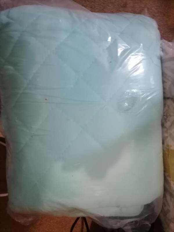 *WEEKEND SPECIAL*LOT OF 4 X DUVET/COMFORTERS. ONE BID FOR THE LOT**