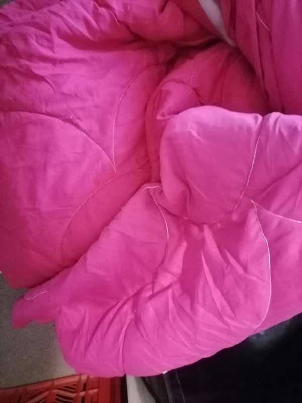 *WEEKEND SPECIAL*LOT OF 4 X DUVET/COMFORTERS. ONE BID FOR THE LOT**