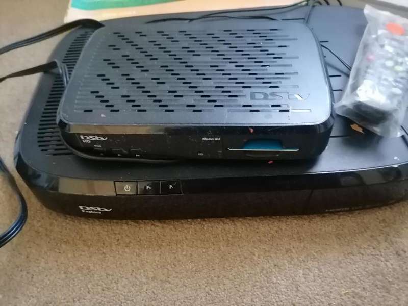 LIQUIDATION ITEMS, LOT INCL: DSTV EXPLORER WITH 2TB HDD, LOT OF UNTESTED DVD PLAYERS