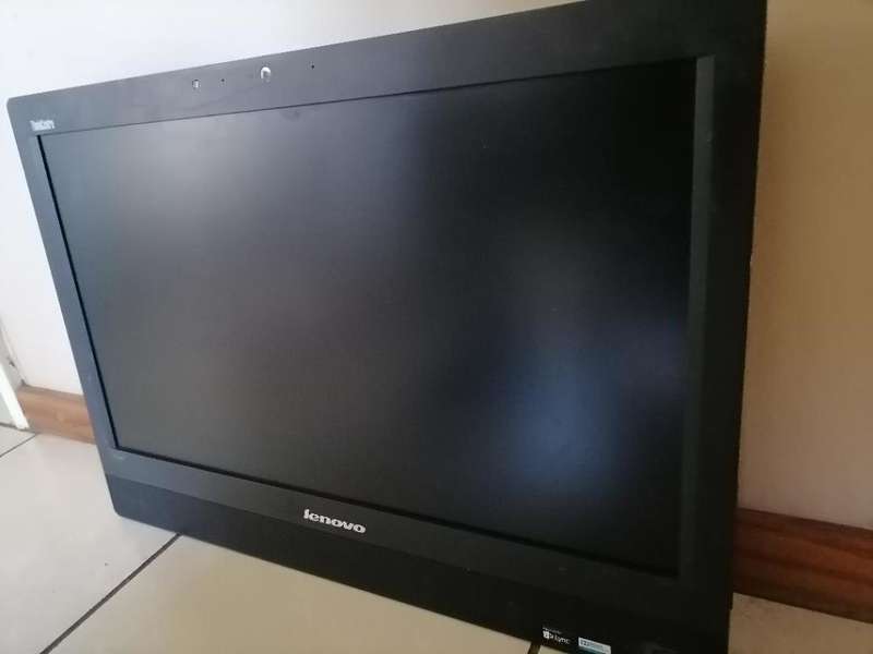 I7 LENOVO 24 INCH  4TH GEN ALL IN 1 PC.*SOLD AS IS