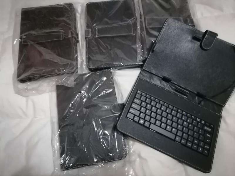 5 X BRAND NEW VOLKANO 10` TABLET POUCHES WITH KEYBOARD AND BUILT IN STAND*ONE BID FOR 5**