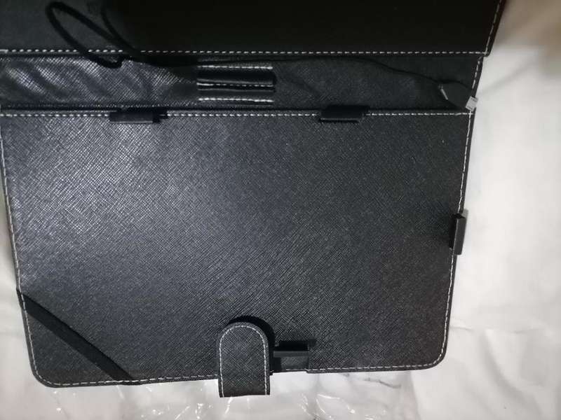 5 X BRAND NEW VOLKANO 10` TABLET POUCHES WITH KEYBOARD AND BUILT IN STAND*ONE BID FOR 5**