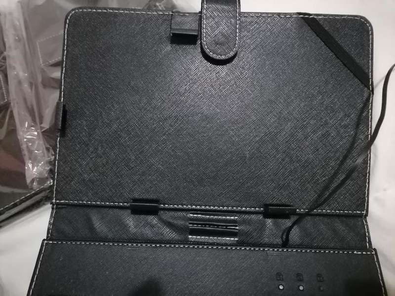 5 X BRAND NEW VOLKANO 10` TABLET POUCHES WITH KEYBOARD AND BUILT IN STAND*ONE BID FOR 5**