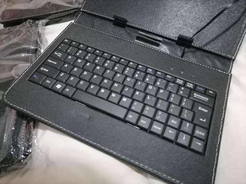 5 X BRAND NEW VOLKANO 10` TABLET POUCHES WITH KEYBOARD AND BUILT IN STAND*ONE BID FOR 5**