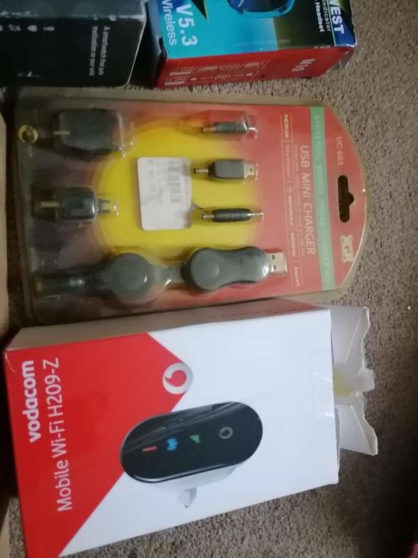 BULK LOT OF ELECTRONICS