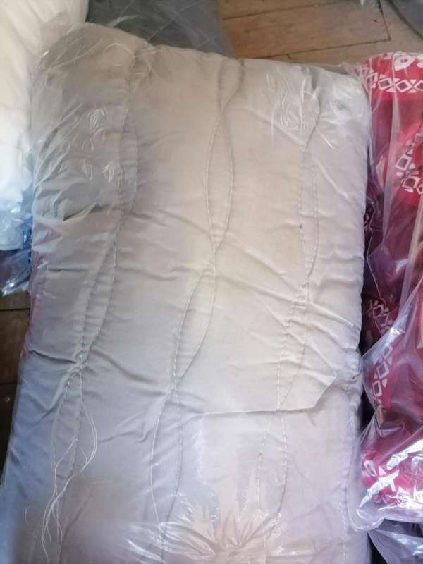 LOT OF 4 X DUVET/COMFORTERS. ONE BID FOR THE LOT**