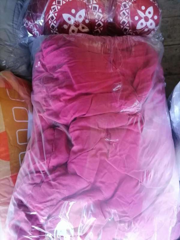 LOT OF 4 X DUVET/COMFORTERS. ONE BID FOR THE LOT**