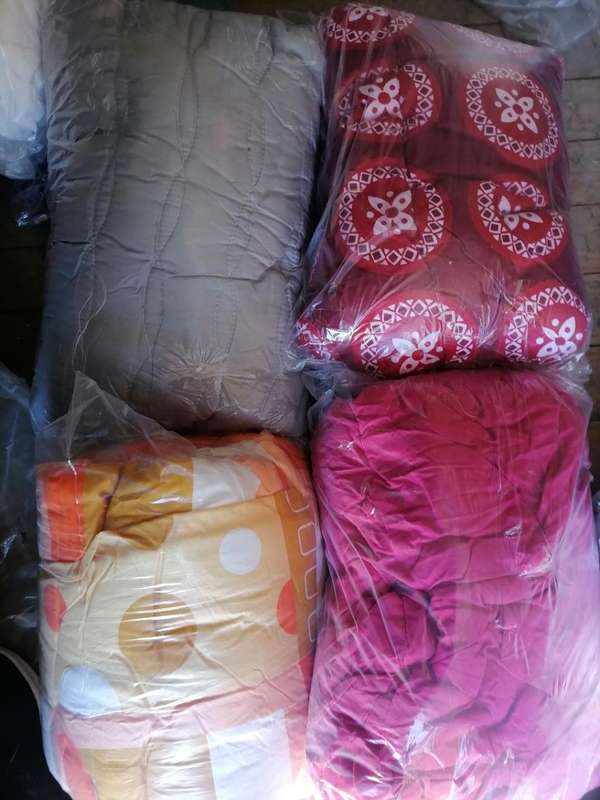 LOT OF 4 X DUVET/COMFORTERS. ONE BID FOR THE LOT**