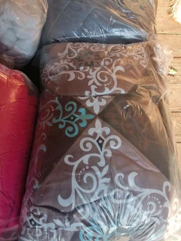 LOT OF 4 X DUVET/COMFORTERS. ONE BID FOR THE LOT**