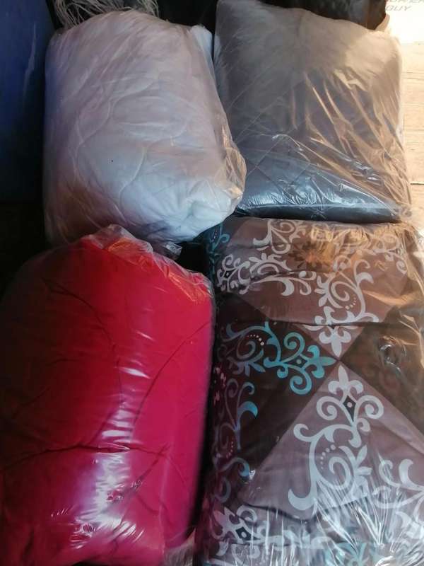 LOT OF 4 X DUVET/COMFORTERS. ONE BID FOR THE LOT**