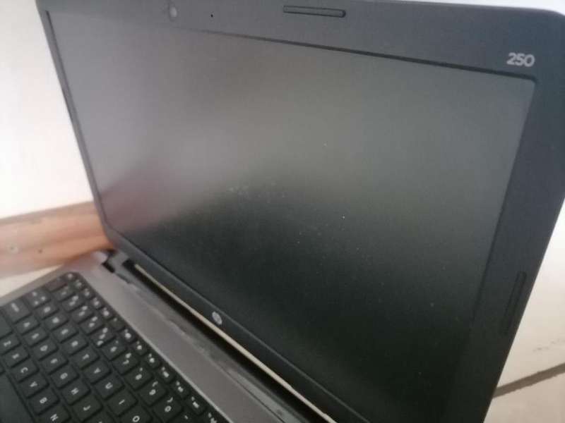 *HP 250  I3 LAPTOP,NO POWER CORD, UNTESTED, SOLD AS IS**