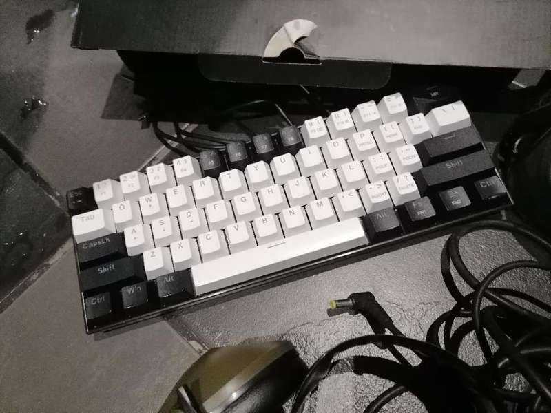 **BULK LOT OF ELECTRONICS*LAPTOP,CHARGER,BAG,SMART WATCH,KEYTRON KEYBOARD ETC