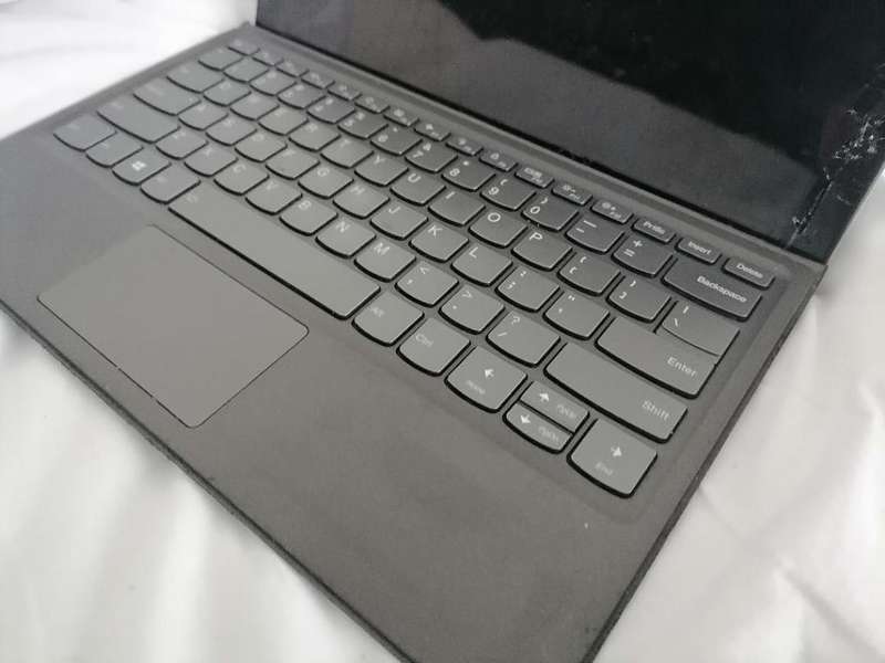 LENOVO MIIX520-121KB i7 8th GENERATION TABLET WITH KEYBOARD
