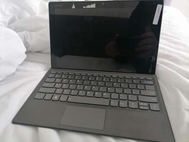 LENOVO MIIX520-121KB i7 8th GENERATION TABLET WITH KEYBOARD