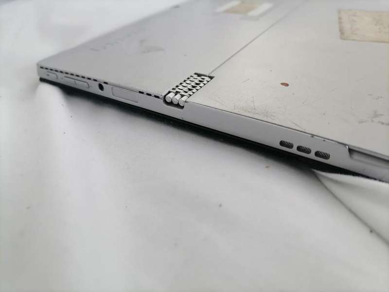 LENOVO MIIX520-121KB i7 8th GENERATION TABLET WITH KEYBOARD