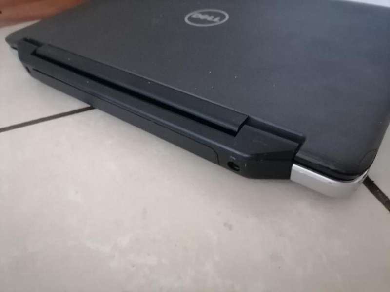 I3 DELL VOSTRO 2520 LAPTOP. POWERS ON , HARD DRIVE NOT READING