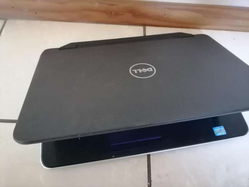 I3 DELL VOSTRO 2520 LAPTOP. POWERS ON , HARD DRIVE NOT READING