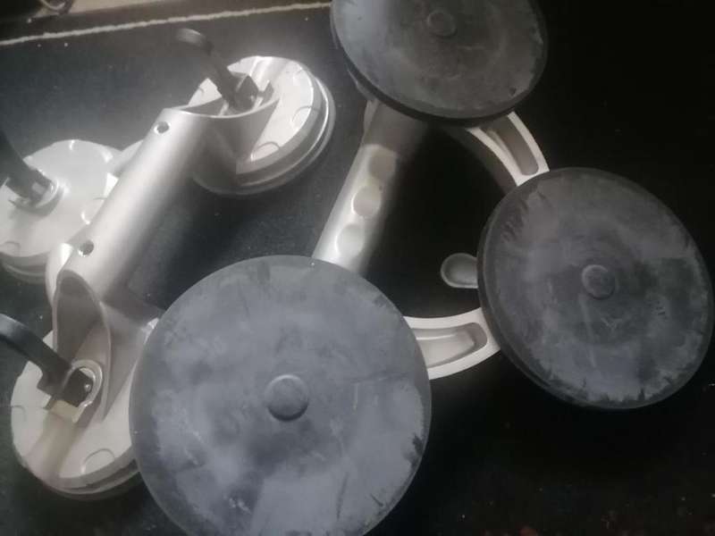**SET OF 2 XCommercial Aluminum Handle Triple Cup Suction Vacuum Glass Lifter*R1500 EACH*