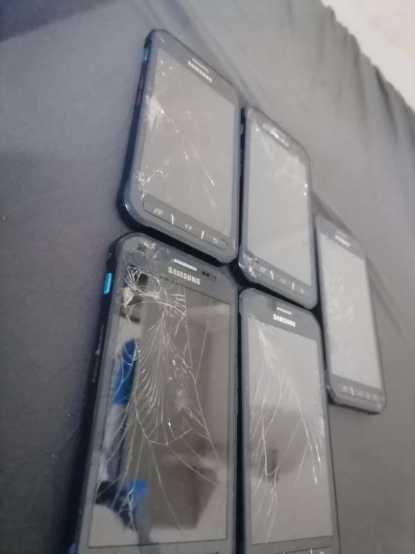 LOT OF 5 X SAMSUNG XCOVER 3 SMART PHONE*SOLD AS IS*