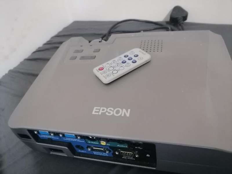 LIQUIDATION ITEMS*EPSON EMP 74 PROJECTOR WITH REMOTE*WORKING**