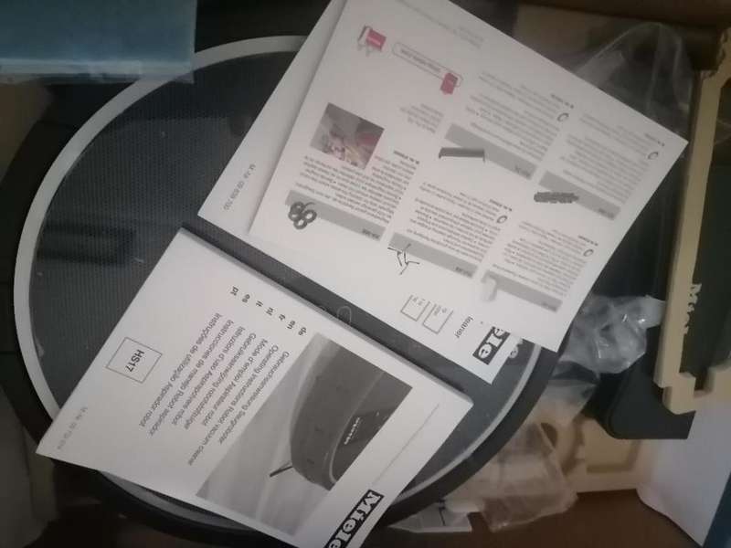 MIELE SCOUT RX1 SMART ROBOT VAC IN BOX WITH CHARGING STATION REMOT ETC*BATTERY ISSUE*