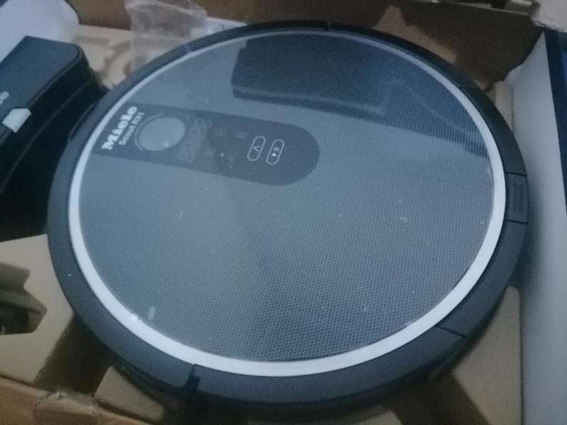 MIELE SCOUT RX1 SMART ROBOT VAC IN BOX WITH CHARGING STATION REMOT ETC*BATTERY ISSUE*