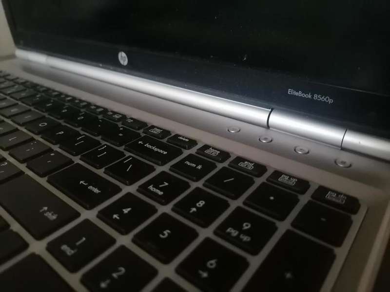 **HP ELITEBOOOK 8560P i7 LAPTOP. POWERS ON SCREEN BLANK*