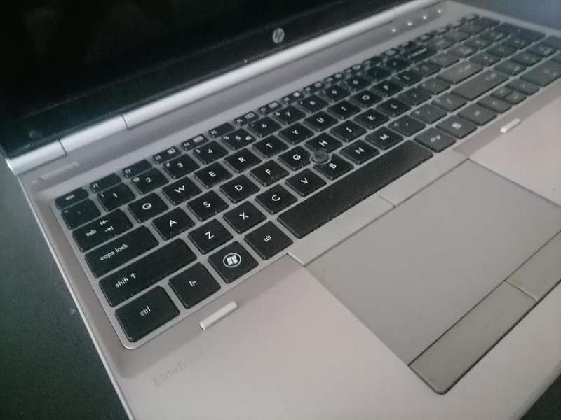 **HP ELITEBOOOK 8560P i7 LAPTOP. POWERS ON SCREEN BLANK*
