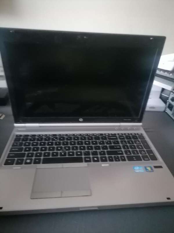 **HP ELITEBOOOK 8560P i7 LAPTOP. POWERS ON SCREEN BLANK*
