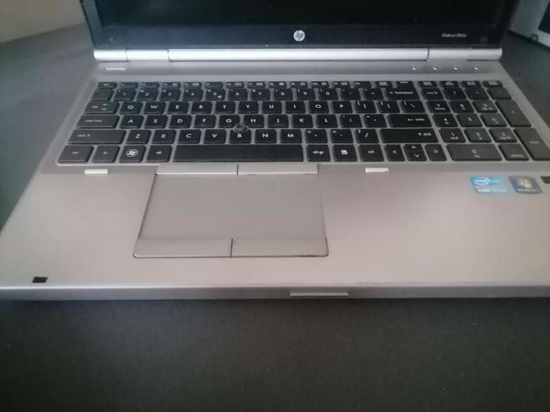 **HP ELITEBOOOK 8560P i7 LAPTOP. POWERS ON SCREEN BLANK*