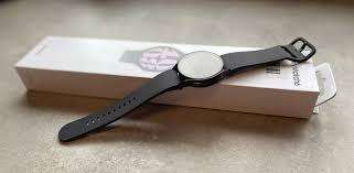 NEW CONDITION SAMSUNG GALAXY WATCH  6 IN BOX WITH WIRELESS CHARGER*