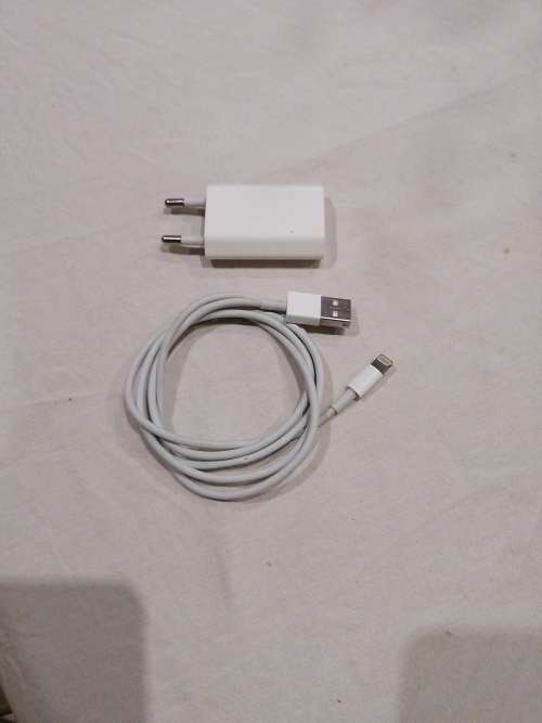 IPHONE SE| 16GB | SILVER EXCELLENT ALMOST NEW 9/10 CONDITION