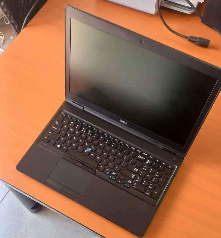 Dell Latitude 5580 - Intel Core i7 7th Gen, 16GB Ram, 512GB NVMe SSD, Windows 11,  & 15.6" Display