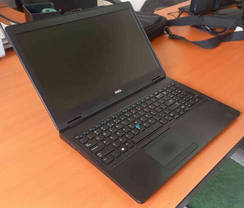 Dell Latitude 5580 - Intel Core i7 7th Gen, 16GB Ram, 512GB NVMe SSD, Windows 11,  & 15.6" Display