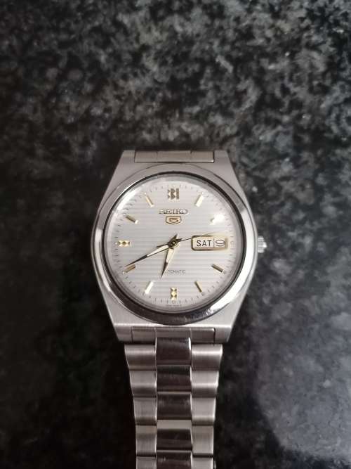 BEAUTIFUL VINTAGE SEIKO 5 AUTOMATIC