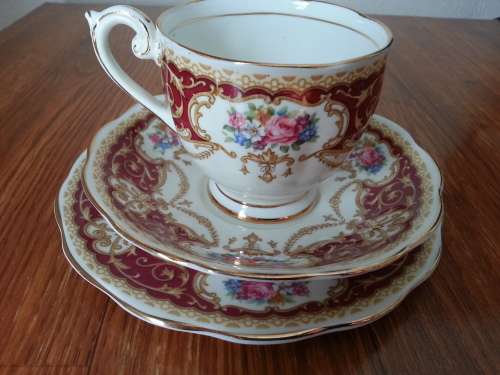 QUEEN ANNE "REGENCY" TRIO