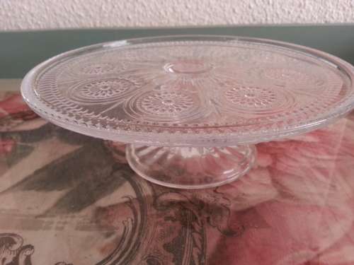 GLASS CAKE STAND