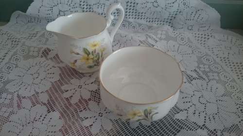 ROYAL ALBERT CREAMER AND SUGAR BOWL "PRIMROSE"