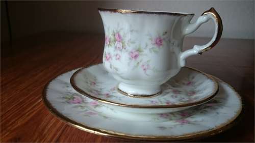 ROYAL ALBERT "VICTORIANA ROSE " TRIO
