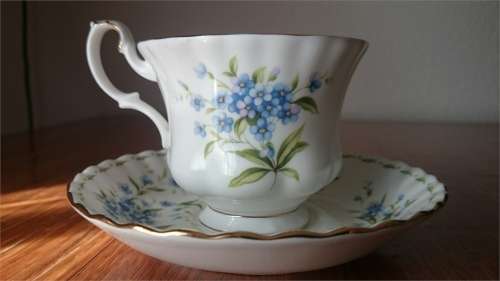 ROYAL ALBERT FLOWER OF THE MONTH JULY DUO