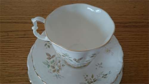 ROYAL ALBERT TRIO "HAWORTH"