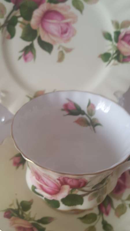 ROYAL ALBERT TRIO