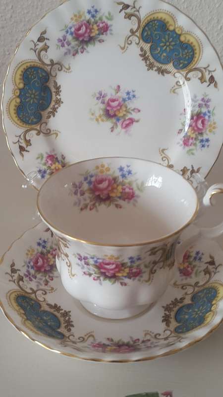 ROYAL ALBERT TRIO