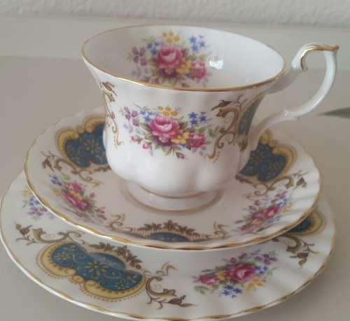 ROYAL ALBERT TRIO