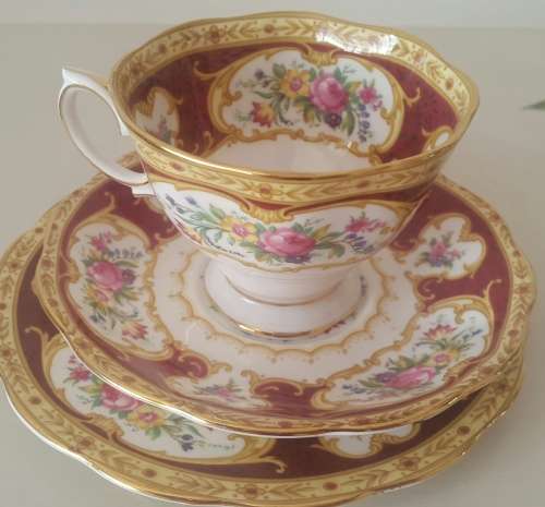 ROYAL ALBERT TRIO