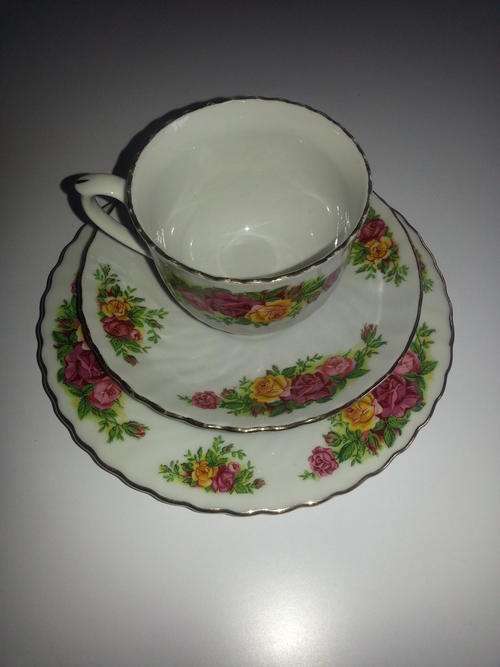 Regent China Trio " English Rose"