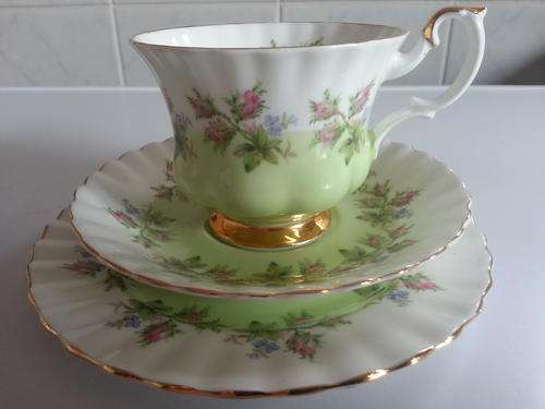 ROYAL ALBERT BLUSH LIME GREEN WITH PINK ROSES TRIO