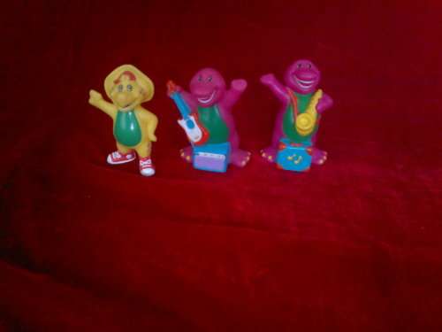 BARNEY SET OF 3 PLASTIC FIGURES 8cm in HEIGHT
